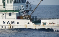Tàu Trung Quốc đâm trực diện vào tàu Việt Nam